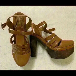 Mundo Terra Women’s Heels Size (8) Camel